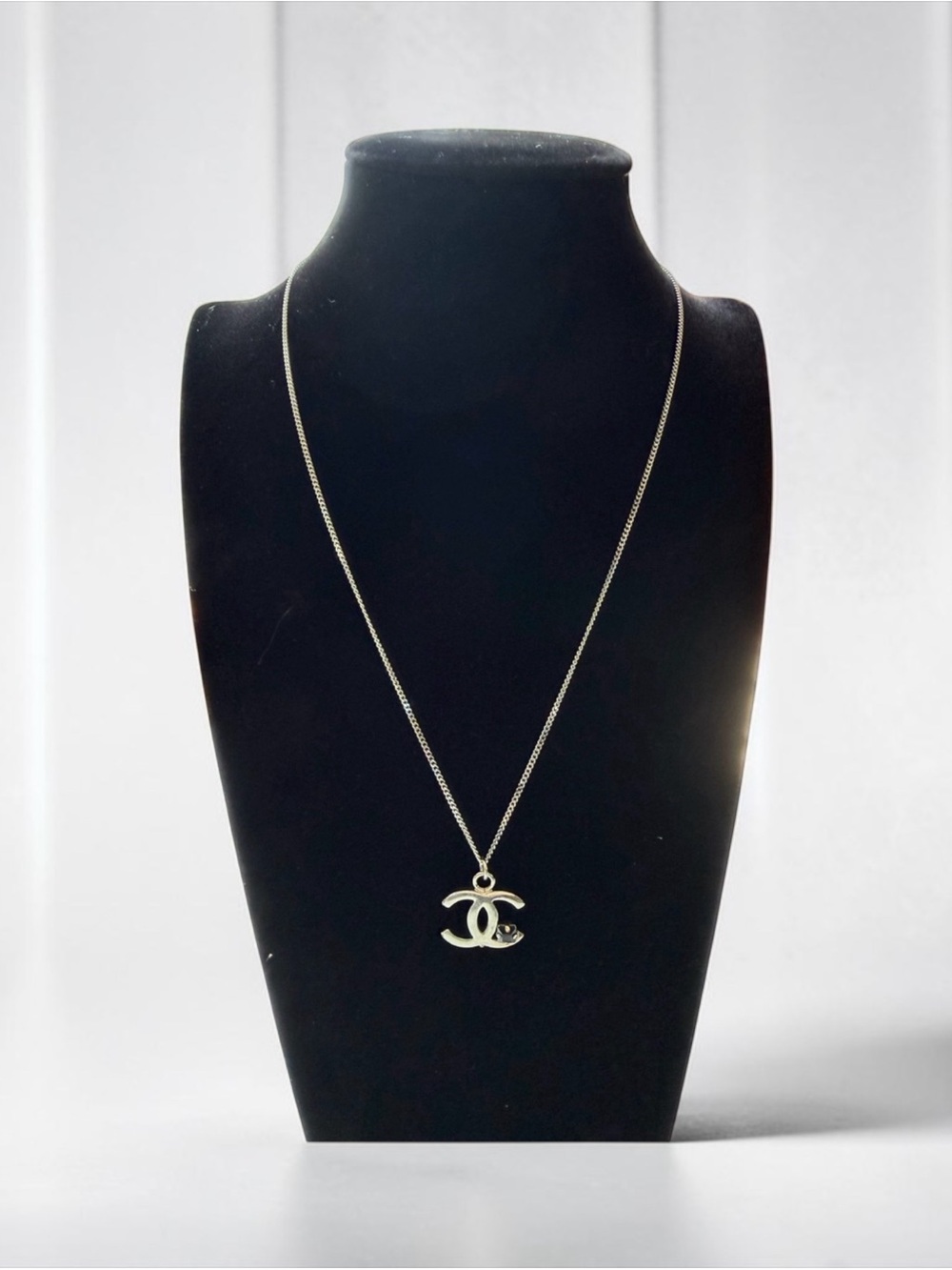 CHANEL 2005 Spring Archival CC Logo Rhinestone Cube Pendant Necklace